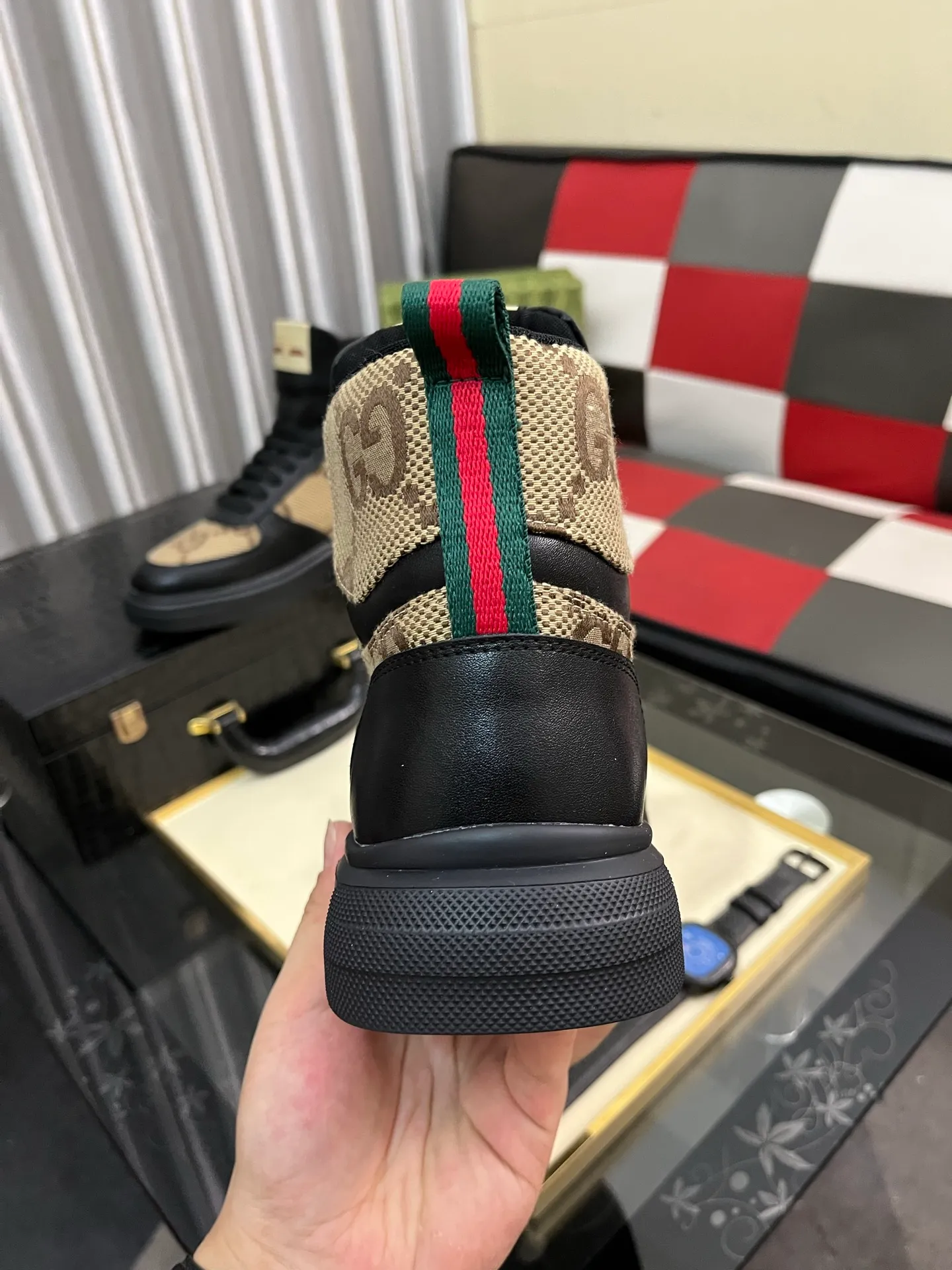 Men's shoes 💰440⌚️⌚️ Gucci •Gucci original quality. ~ Unique modern style sneakers. 🏃A must-have casual shoe for trendy men😍😍 Original brand imported from Italy, imported original leather, sheep lining (refuses to discolor and grind feet) Sole: Original sole provided by the original factory, French lazy style design ⚠️Fit to the feet, original quality attached, super comfortable original sole, size: 38-443️⃣Colors available